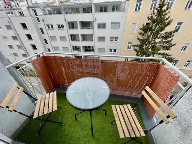 Stylisches Cityapartment Mit Schlossbergblick 公寓