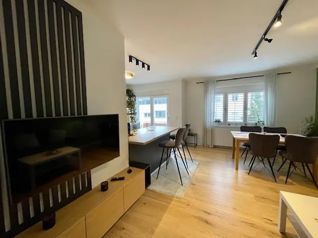 Stylisches Cityapartment Mit Schlossbergblick *